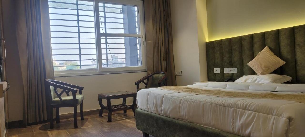 Hotel Alpine Plaza Shāhpur Eksteriør billede