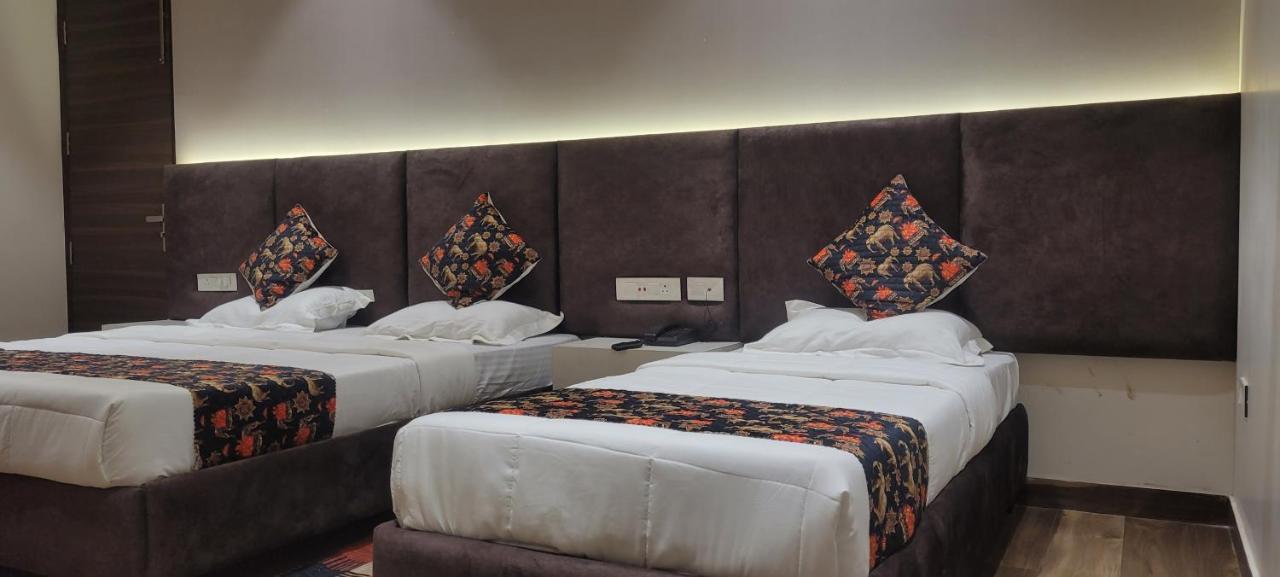 Hotel Alpine Plaza Shāhpur Eksteriør billede