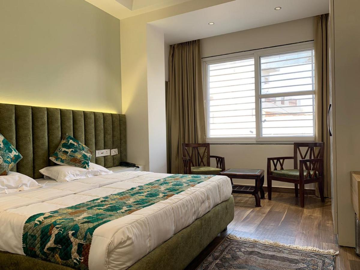 Hotel Alpine Plaza Shāhpur Eksteriør billede